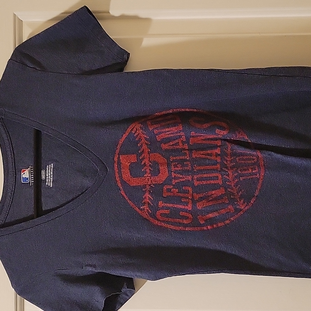 Womens small Cleveland Indians v-neck
